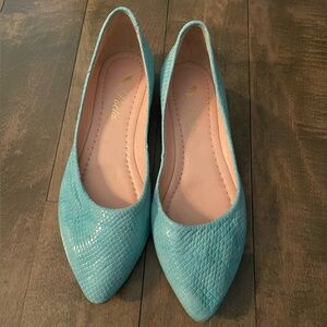 ✨NEW - $185✨ Poeta Snakeskin Turquoise Flats - Sz 39 - Stunning!